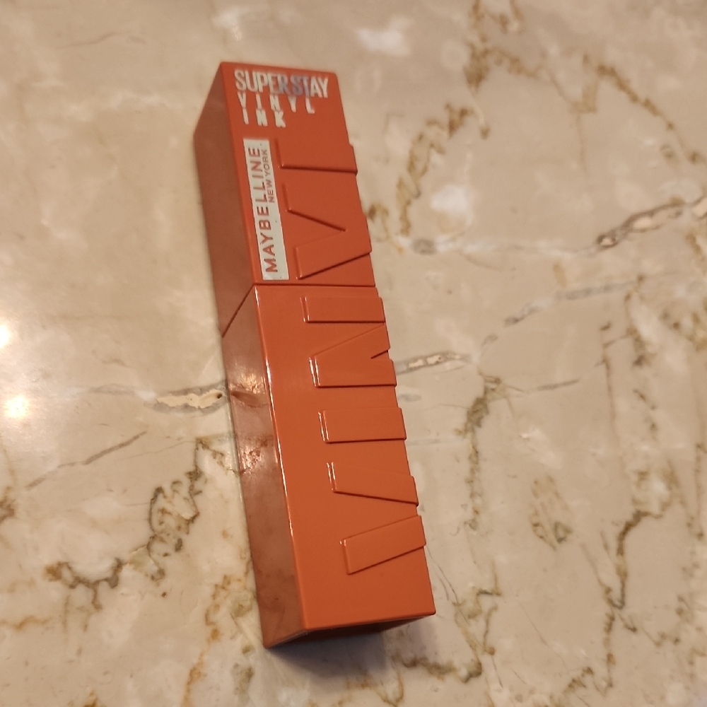 New Maybelline Lipstick Vinyl Ink Liquid in 105 Golden